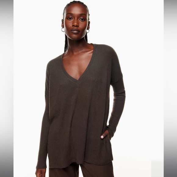 The Group by Babaton Traverse Lonsleeve - Picture 1 of 3